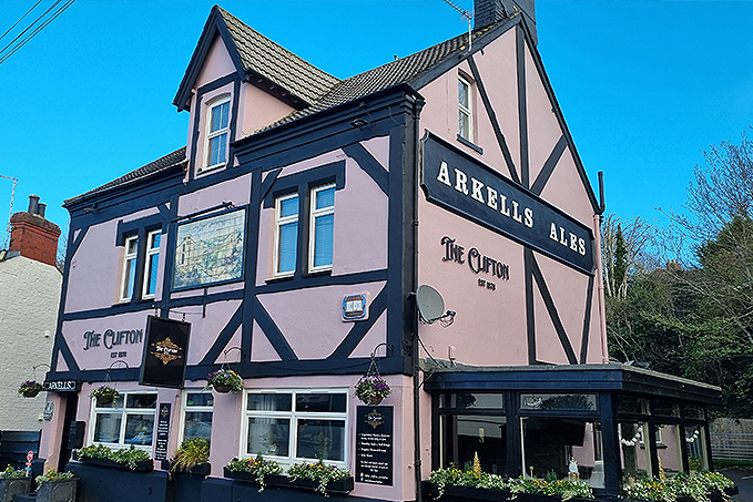 The Clifton pub, Voted The Best Pub In Swindon 2022